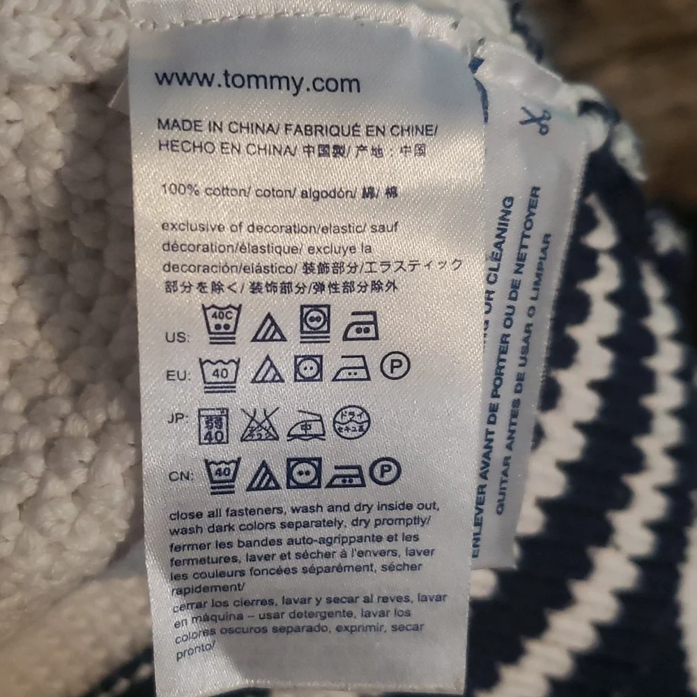 TOMMY HILFIGER Sweater - Picture 6 of 6